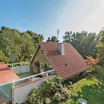 Three-Bedroom Holiday Home In Humble Дом отдыха *