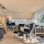 Дом отдыха Three-Bedroom Holiday Home In Humble *