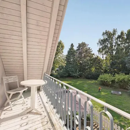 Three-Bedroom Holiday Home In Humble Holiday home