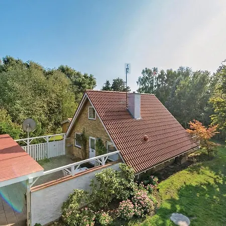 Three-bedroom In Casa vacanze *