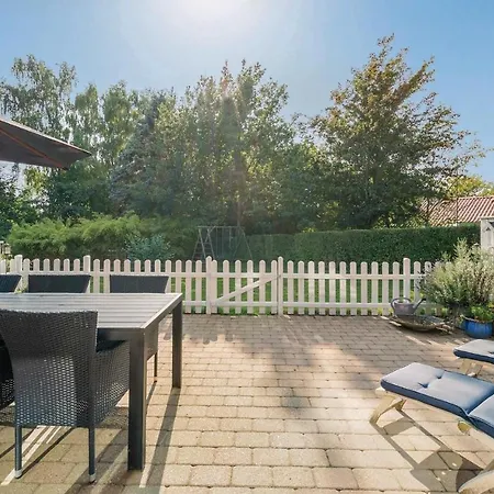 3 Bedroom Awesome In Holiday home *