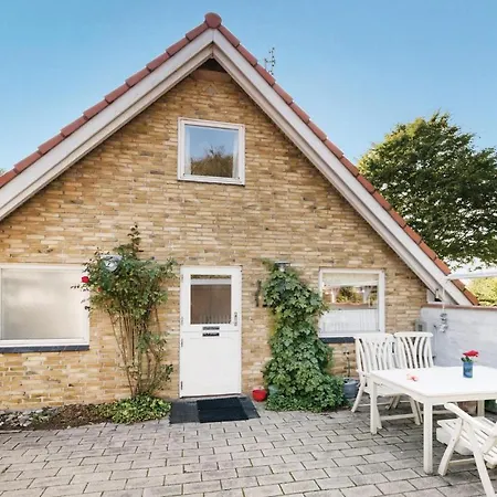 Three-Bedroom Holiday Home In Humble Holiday home Humble