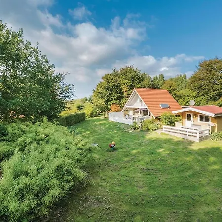 Three-Bedroom Holiday Home In Humble