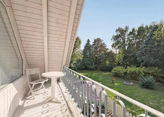 Three-Bedroom Holiday Home In Humble Holiday home