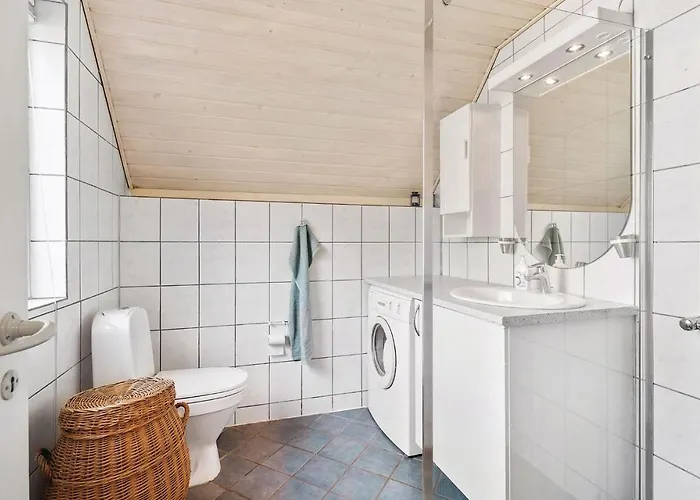 Three-Bedroom Holiday Home In Humble Holiday home