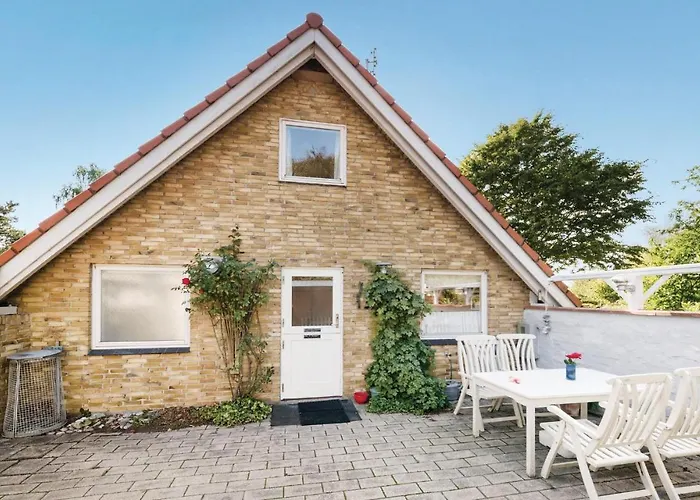 Three-Bedroom Holiday Home In Humble Holiday home Humble