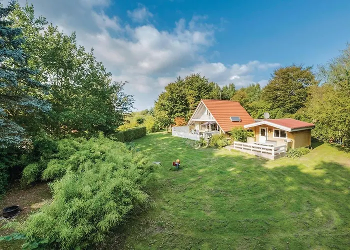 Three-Bedroom Holiday Home In Humble