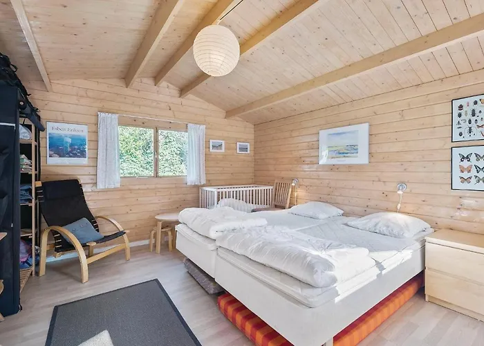 Three-Bedroom Holiday Home In Humble Holiday home Humble