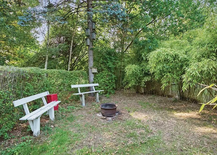 Three-Bedroom Holiday Home In Humble Holiday home